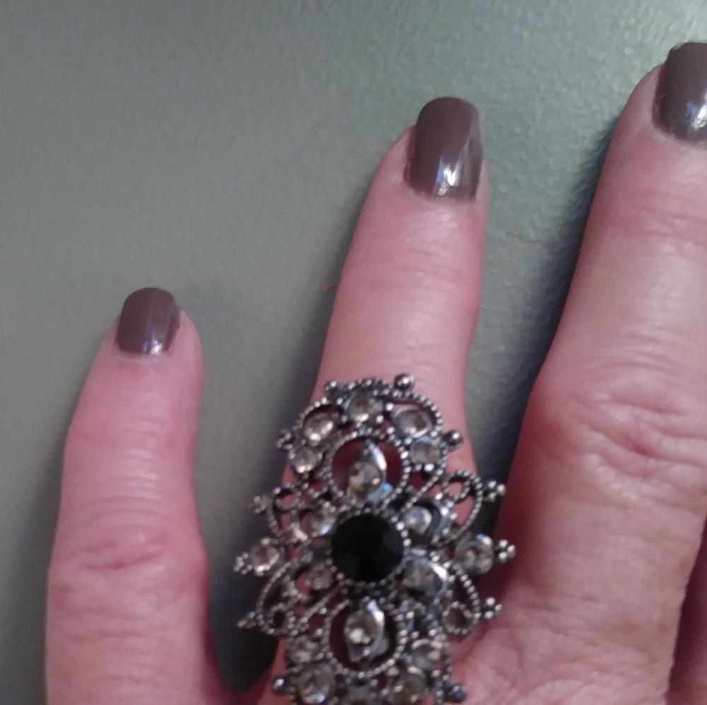 Assorted rings - Picture 8 of 11